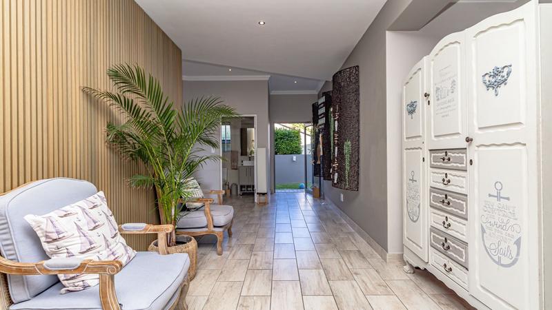 6 Bedroom Property for Sale in Outeniqua Strand Western Cape